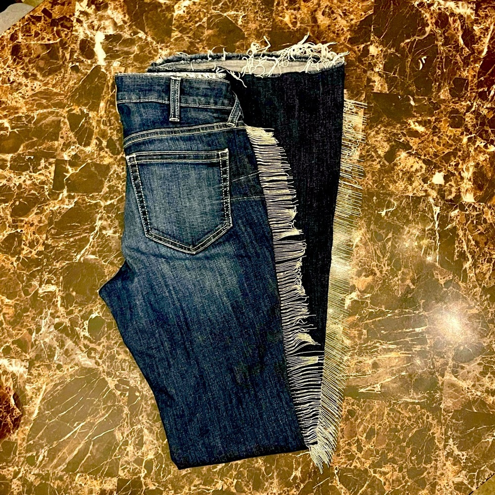 ARIAT WOMENS R.E.A.L. HIGH RISE FRINGE FLARE JEANS
Size 26L